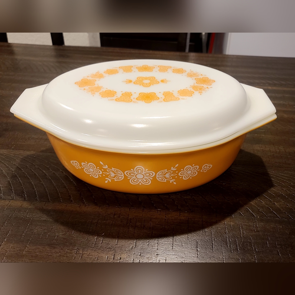 PYREX Vintage Golden Butterfly Baking Casserole Dish with Lid 2.5 Qt